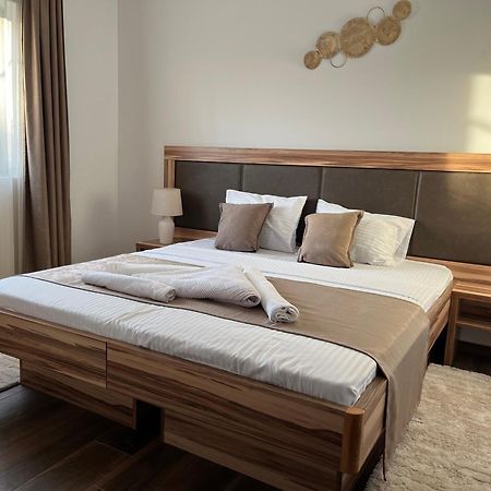 Airport Sky Apartments Lux Белград Екстериор снимка
