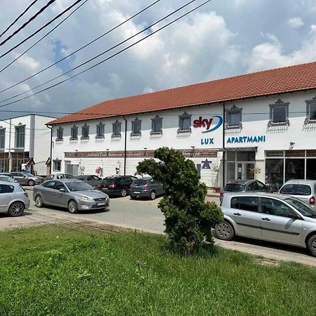 Airport Sky Apartments Lux Белград Екстериор снимка
