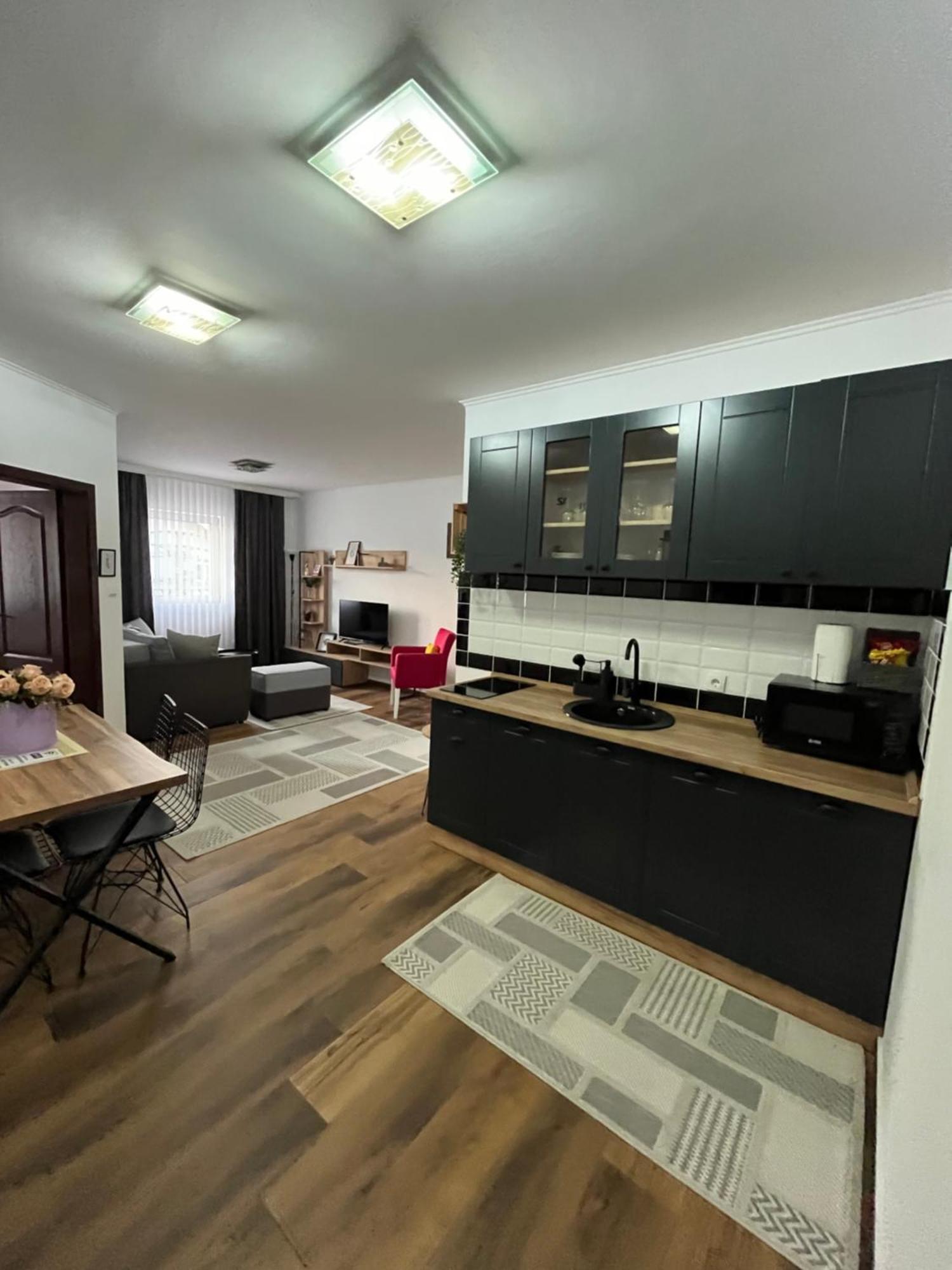 Airport Sky Apartments Lux Белград Екстериор снимка