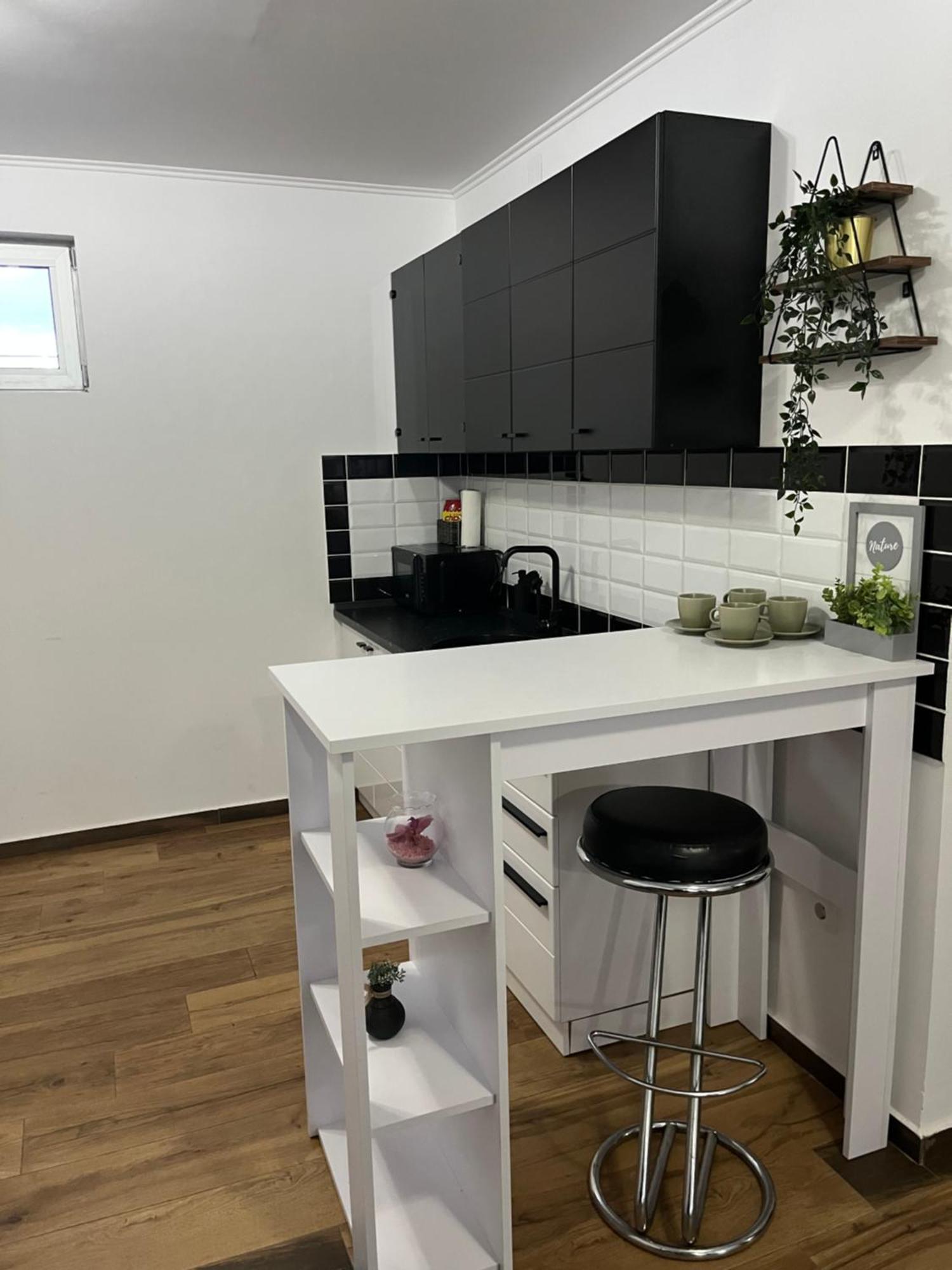 Airport Sky Apartments Lux Белград Екстериор снимка