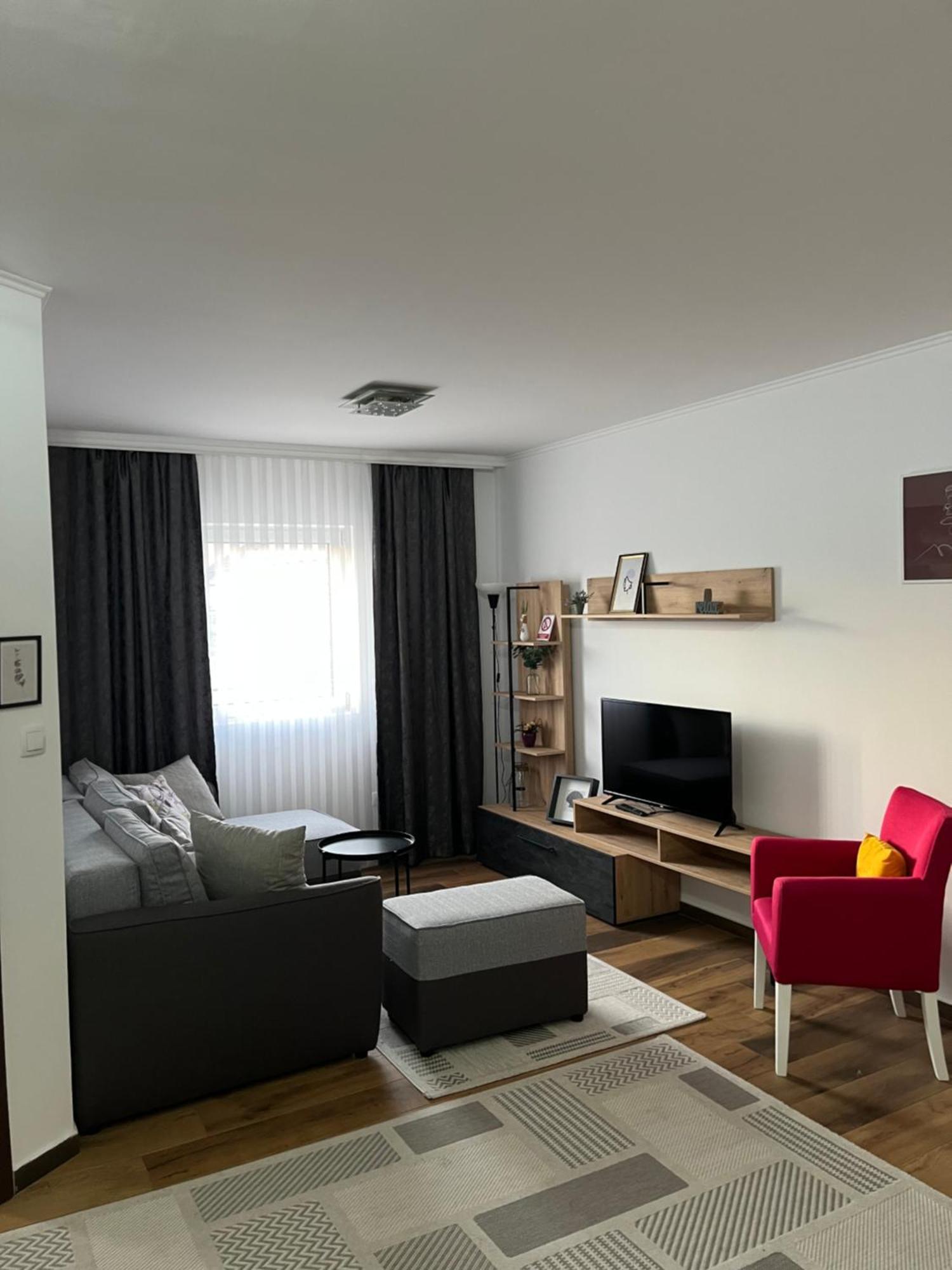 Airport Sky Apartments Lux Белград Екстериор снимка