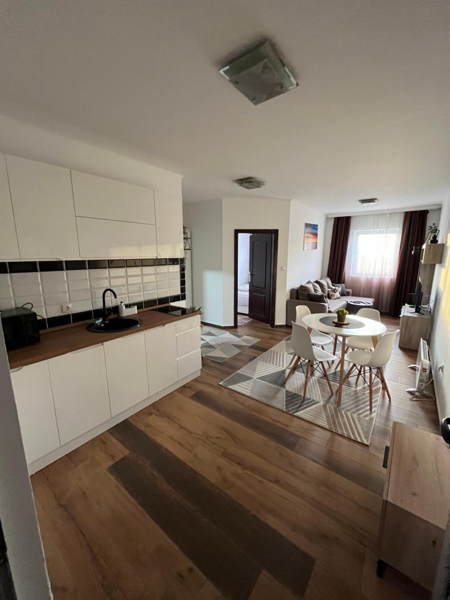 Airport Sky Apartments Lux Белград Екстериор снимка
