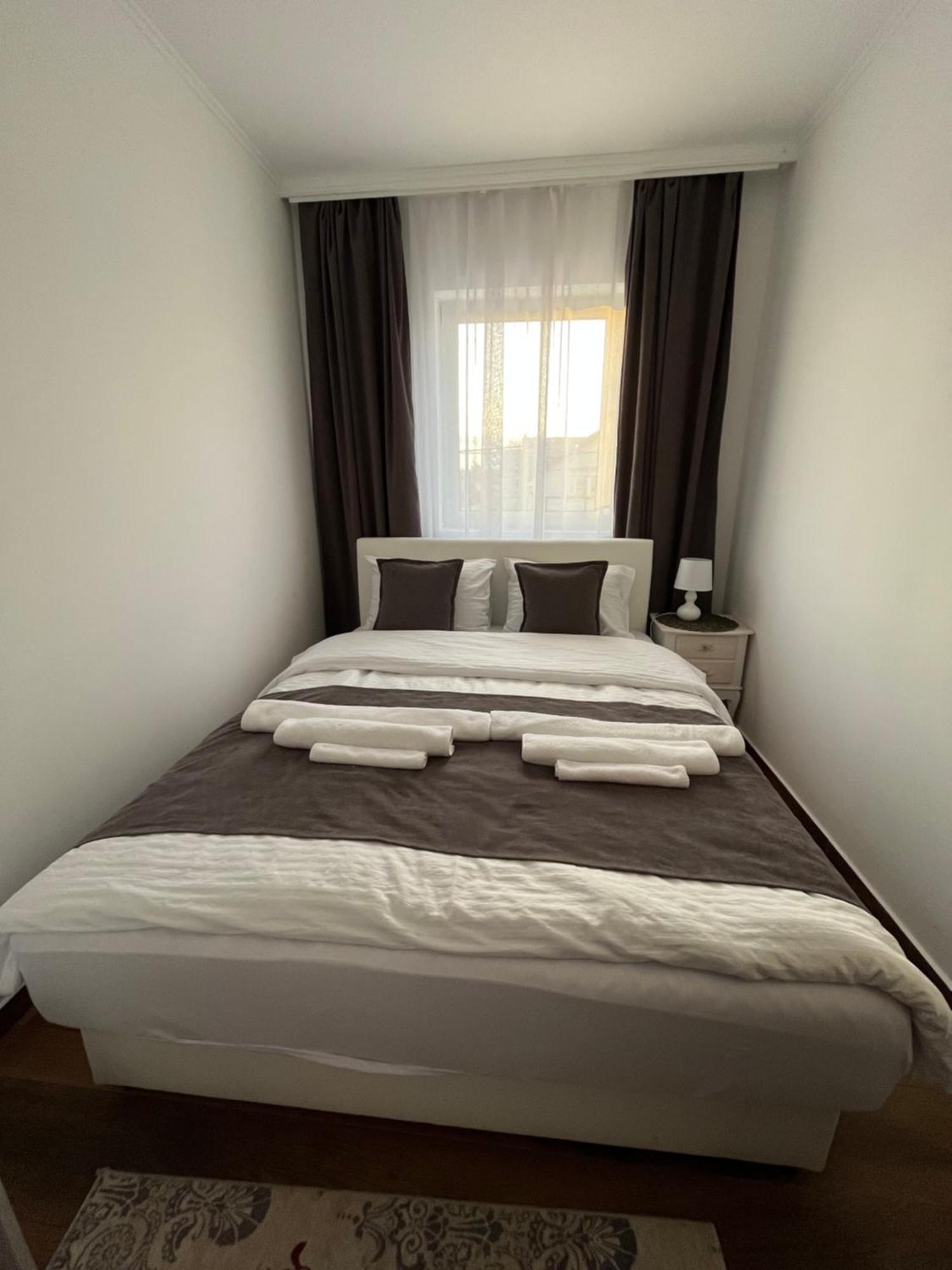 Airport Sky Apartments Lux Белград Екстериор снимка
