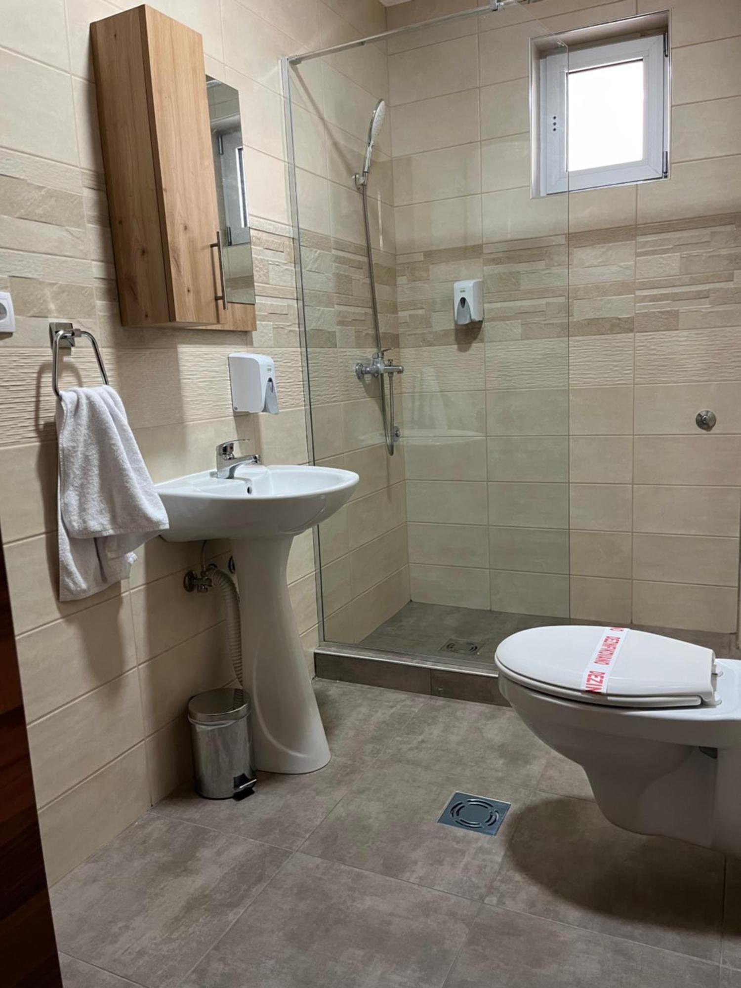 Airport Sky Apartments Lux Белград Екстериор снимка